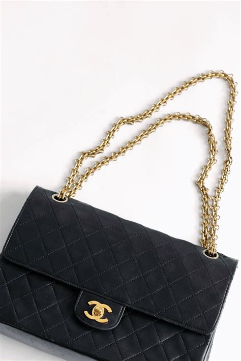 vintage chanel chain bag no pocket outside|Chanel chain bag look alike.